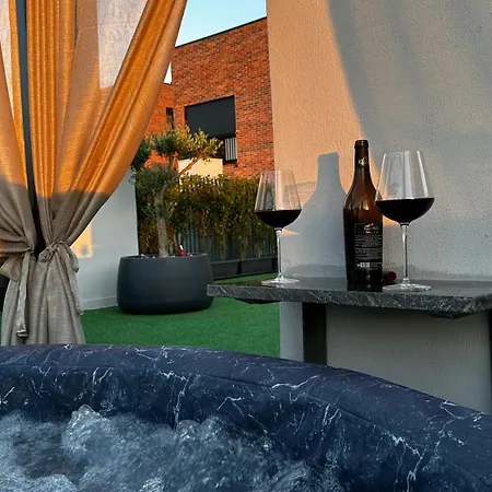 Sunscape Penthouse ティラナ
