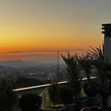 アパート Sunscape Penthouse ティラナ